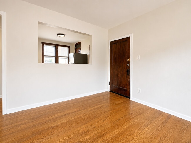 Building Photo - 4752 N Lotus Ave