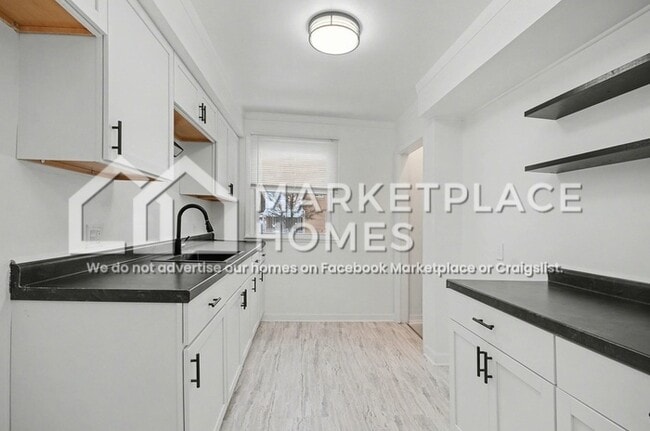 Building Photo - 15915 Sussex St