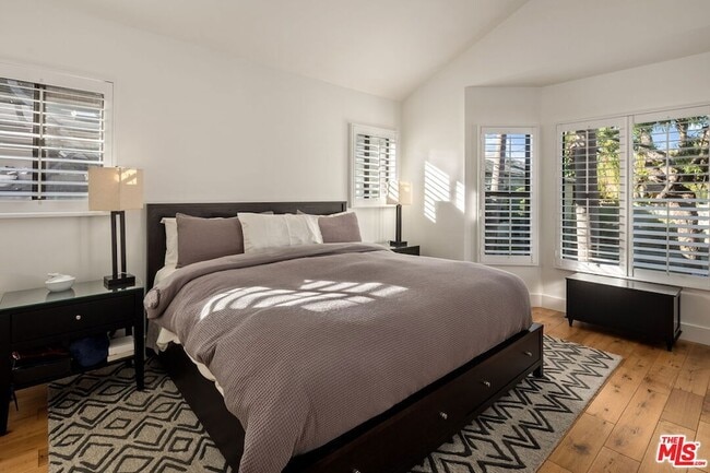 Building Photo - 6521 W 81st St