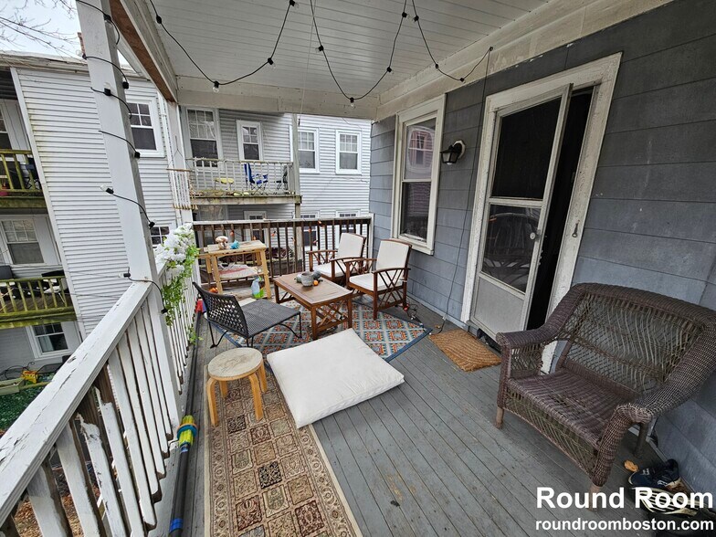 Building Photo - 346 Faneuil St