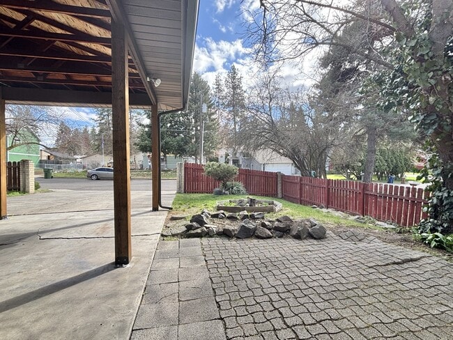 Building Photo - 3418 W 2nd Ave