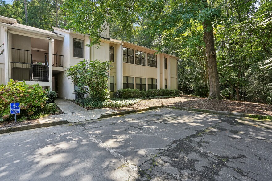 Outside View - 1612 Huntingdon Chase