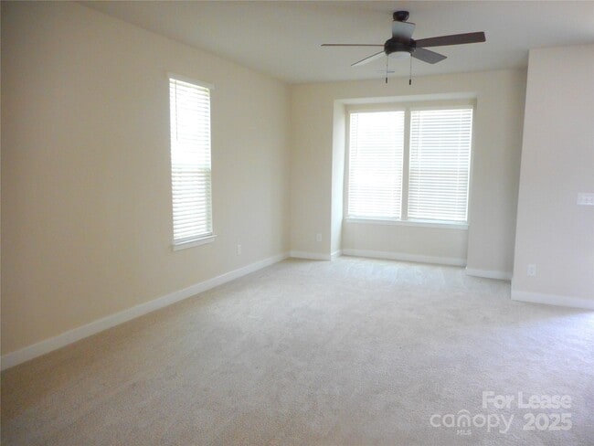 Building Photo - 421 Serenity Cir