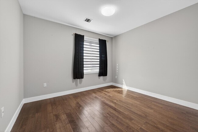 Building Photo - 1432 46th St