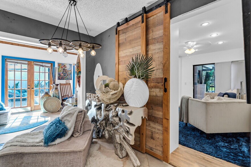 Building Photo - 1420 W Sandpiper Cir