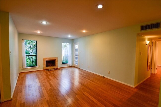 Building Photo - 1601 S Shepherd Dr