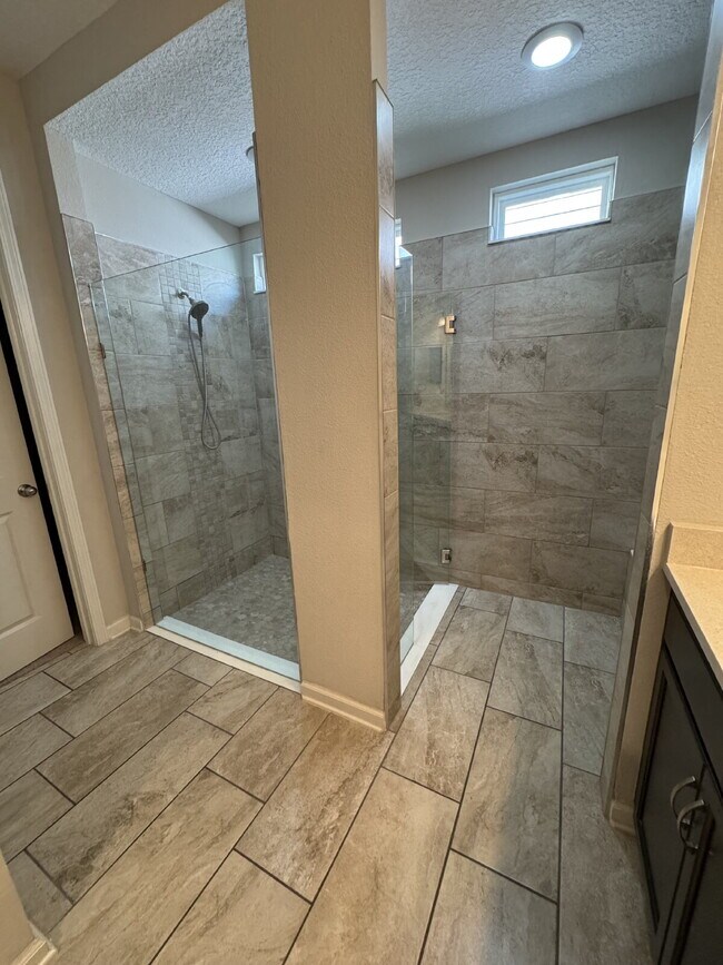 Building Photo - Shearwater, 4 bedroom 3.5 bath home for rent.