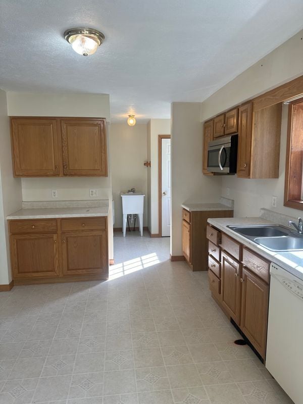 Building Photo - 2156 Hollow Rd