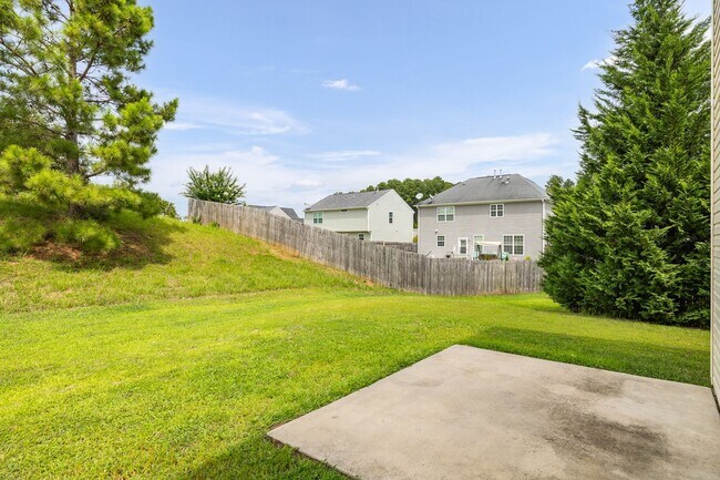 Building Photo - Spacious 3-Bedroom Home with Garage in Desirable Greensboro Neighborhood!