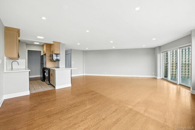 Building Photo - 12 Old Mamaroneck Rd