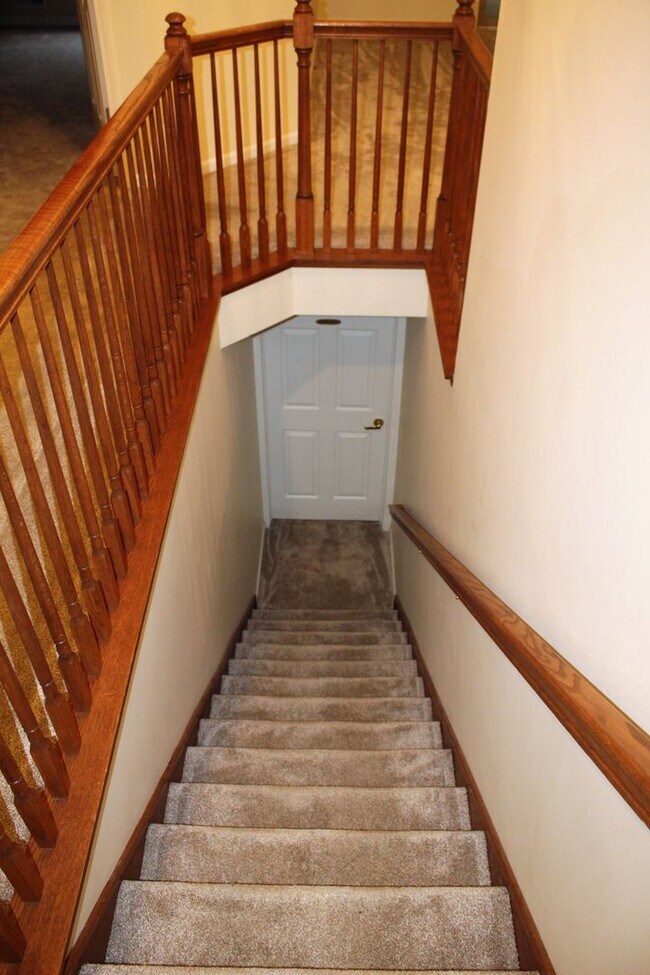 Building Photo - Available Now!- 2 Bedroom Condo In Davison