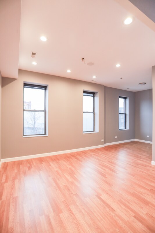 Building Photo - 1586 N Clybourn Ave