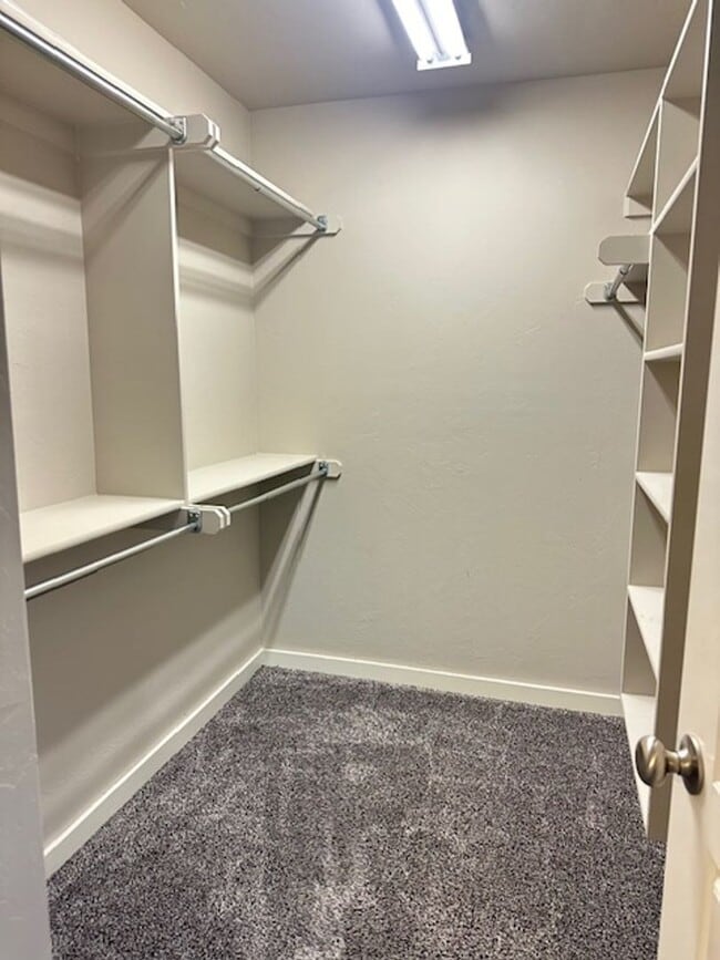 Building Photo - Beautiful 2 Story Duplex - Edmond Schools - Open Concept