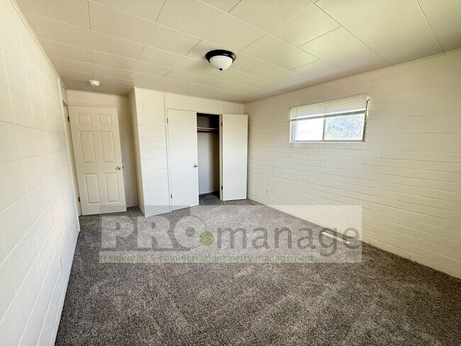 Building Photo - 629/637 Cambridge Dr.