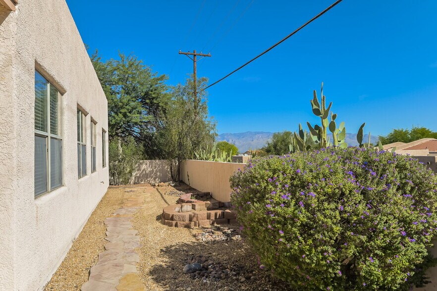 Building Photo - 7685 E Placita Luna Preciosa