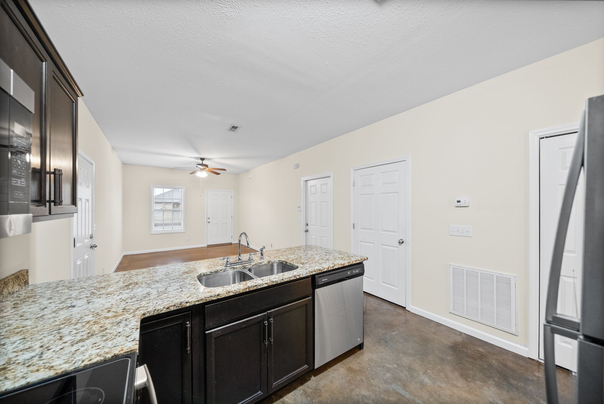 Building Photo - 109 Holland Dr