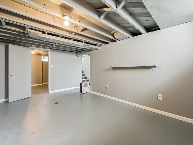 Building Photo - 127 Auburn St