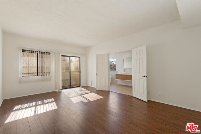 Building Photo - 432 S Hamel Rd