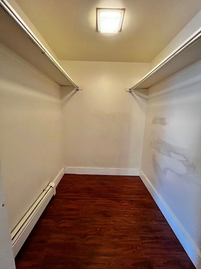 Building Photo - Robertson1001 (KC-JF-NB)