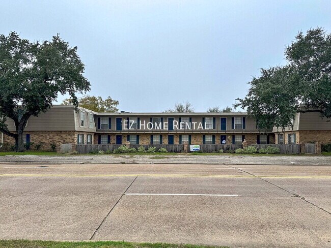 Building Photo - 2102 5th Ave N