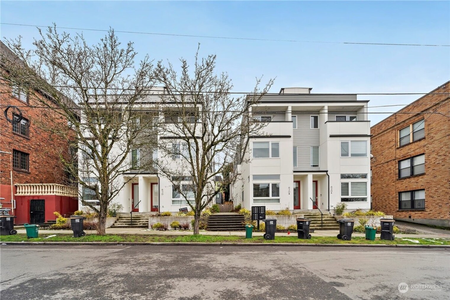 Building Photo - 1005 E Roy St