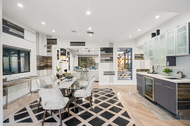 Building Photo - 3420 Blair Dr