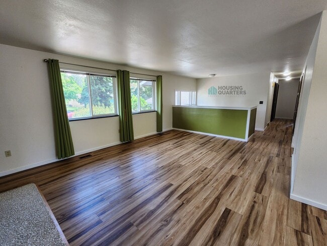 Building Photo - Single family home with large back yard!