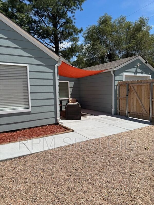 Building Photo - 2410 St Clair Ave.