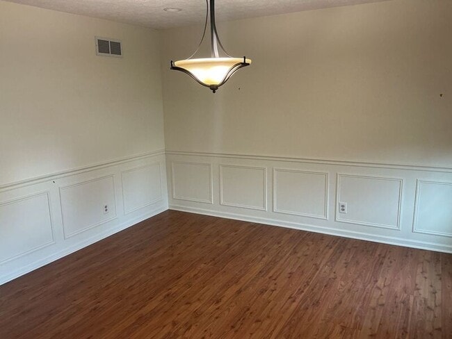 Building Photo - 1851 Foxhollow Dr