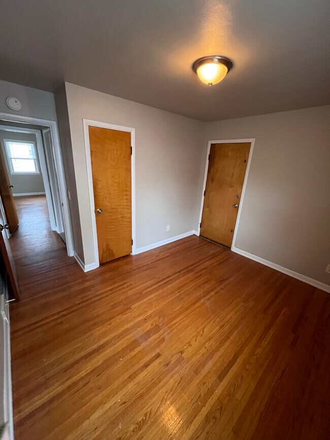 Building Photo - 77 Merrill St