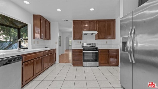 Building Photo - 409 Beverly Dr