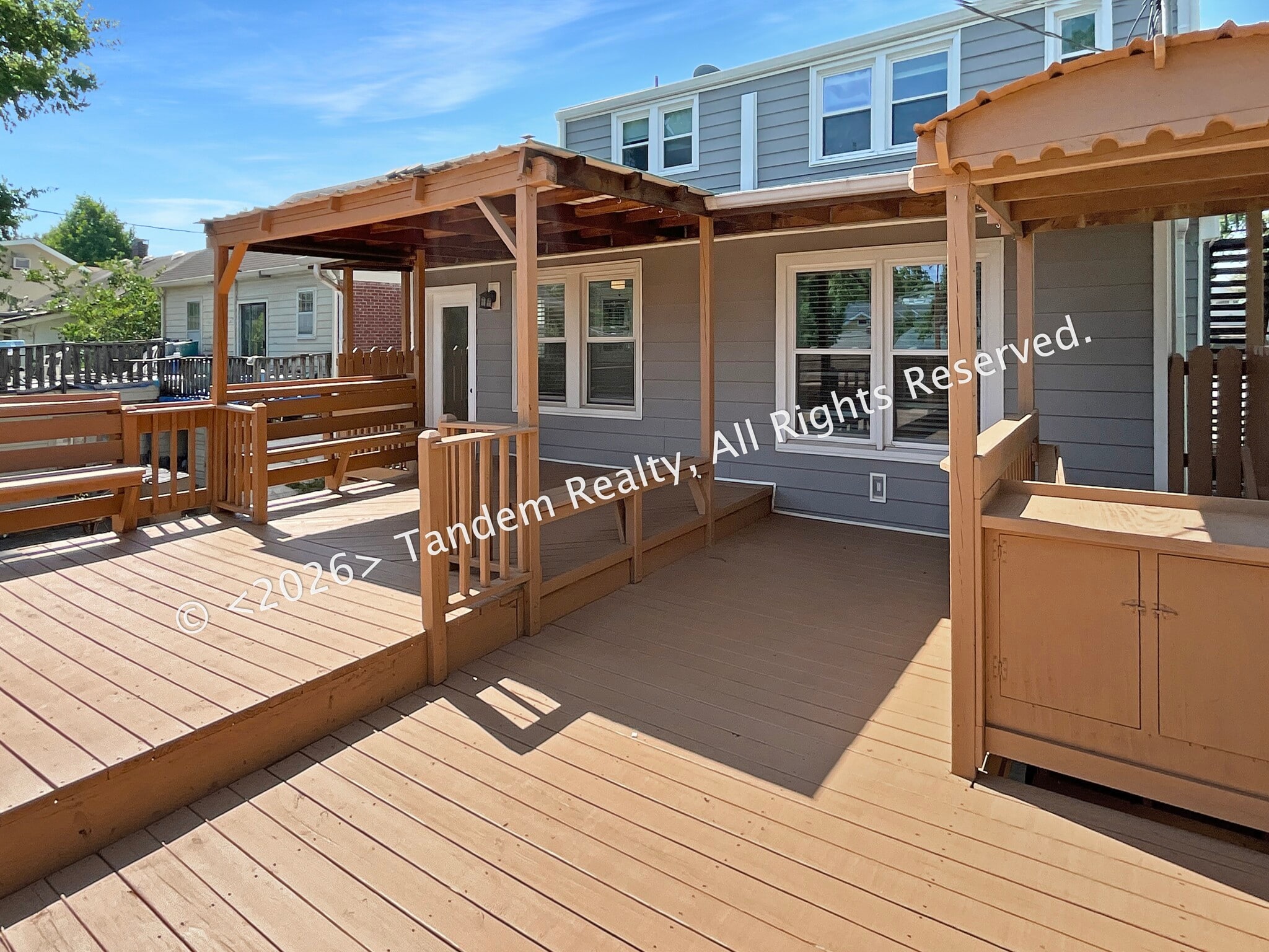 Building Photo - 2228 Ashwood Ave