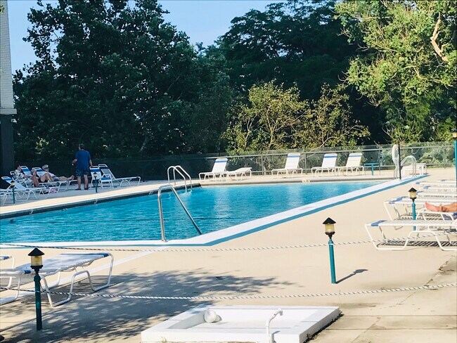 Pool - 5701 N Sheridan Rd