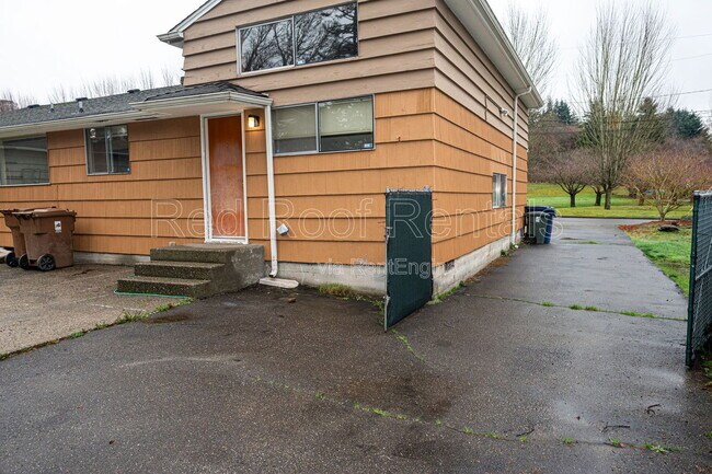 Building Photo - 6232 S Wapato St