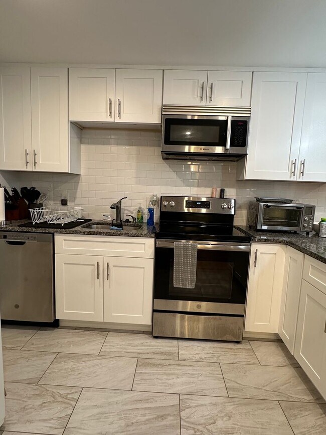 Building Photo - $2800 | Brighton | 1 Bedroom | 1 Bathroom | Parking Available