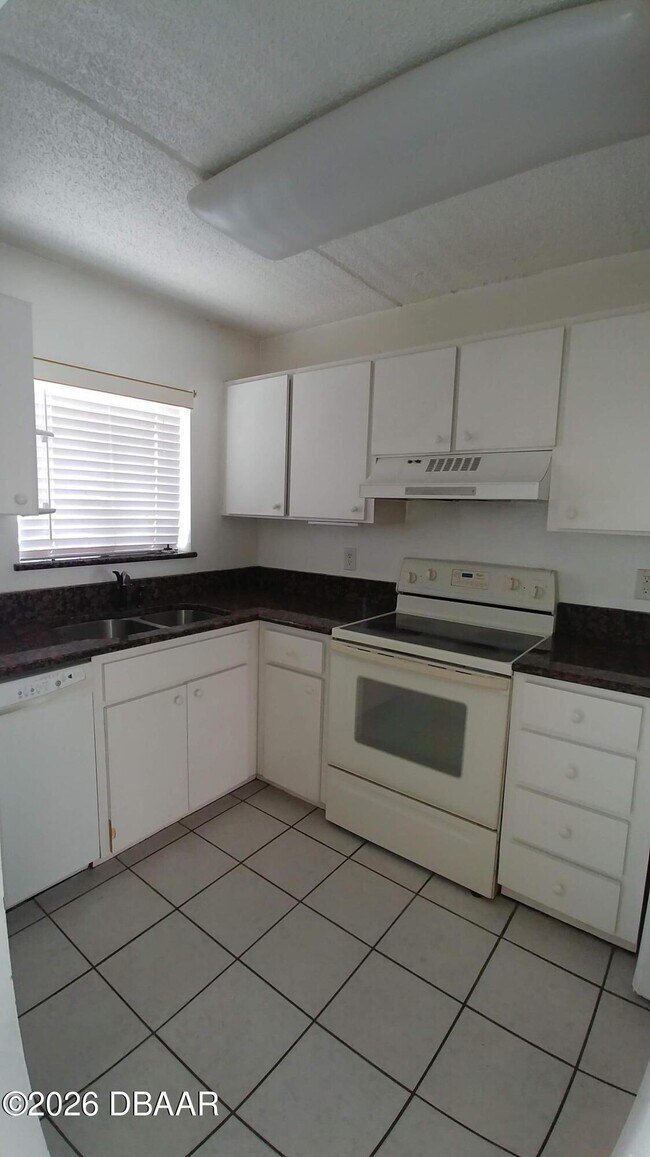 Building Photo - 55 Vining Ct