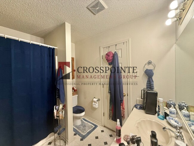 Building Photo - 205 Charles Dr