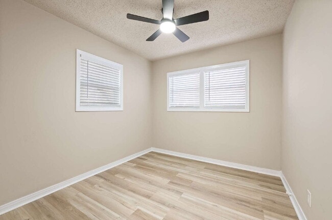 Building Photo - "Updated 4-Bedroom Gem in Fort Worth – Close to all things Ft Worth!"