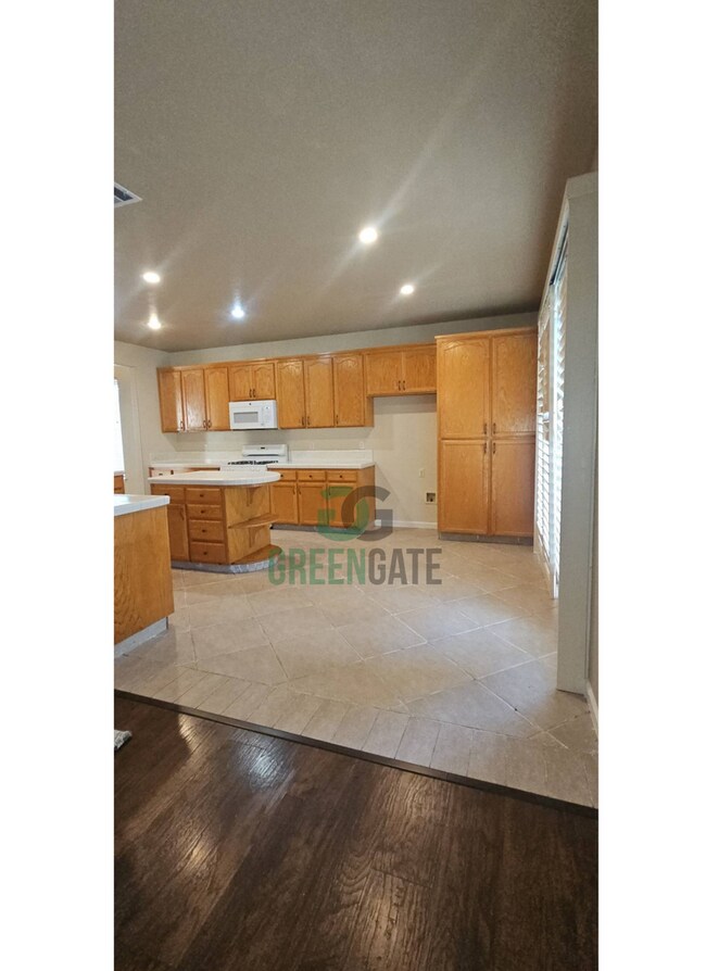 Building Photo - MOVE-IN SPECIAL 1/2 off 1st Months Rent!!! Spacious 4 Bedroom in Manteca!!! Ready