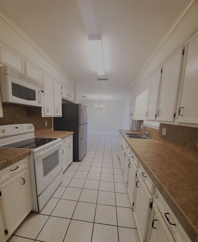 Building Photo - 208 Foxwood Cove
