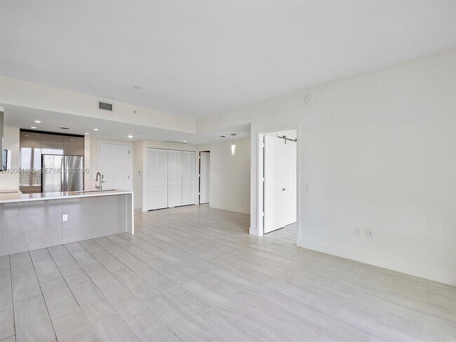 Building Photo - 2000 Metropica Wy