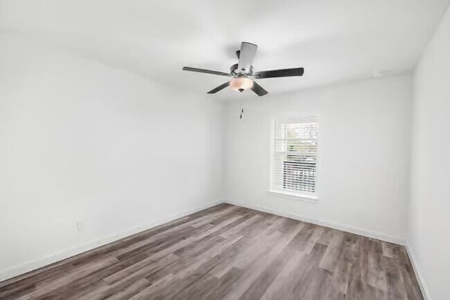 Building Photo - 3162 Oleander Ave