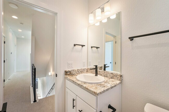 Building Photo - 2663 Nicholas Wy