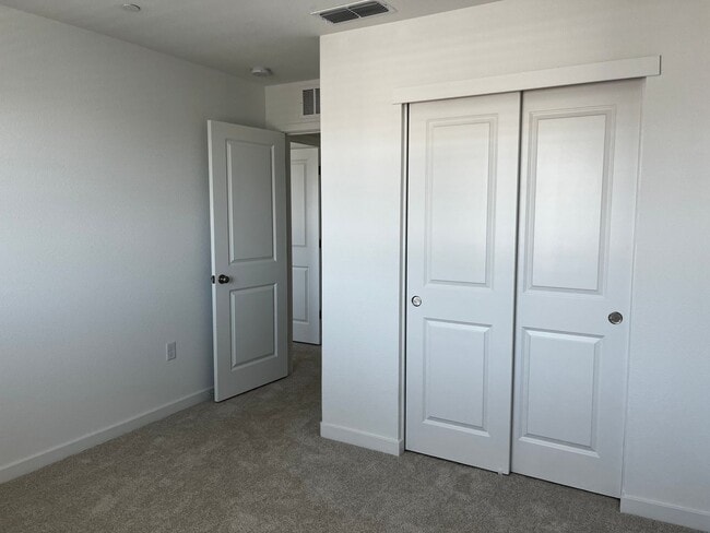 Building Photo - Beautiful New 3 Bedroom, 2.5 Bath, 1856 Sq...
