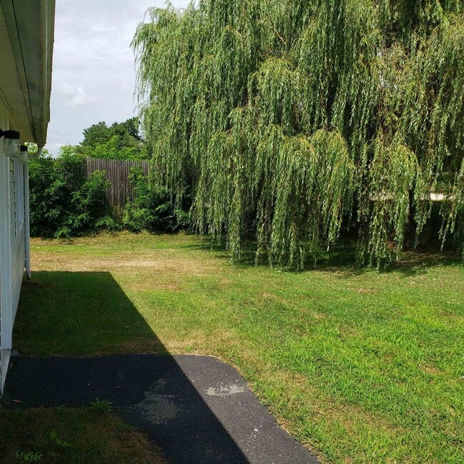 Building Photo - 49 Pine Hill Rd