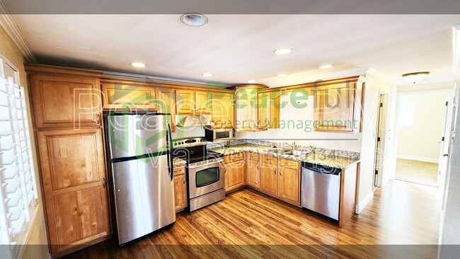 Primary Photo - 122 N St