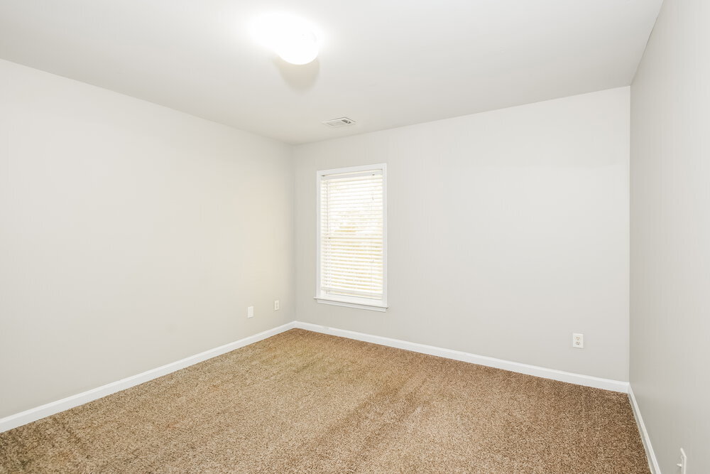 Building Photo - 1 Horseshoe Ln