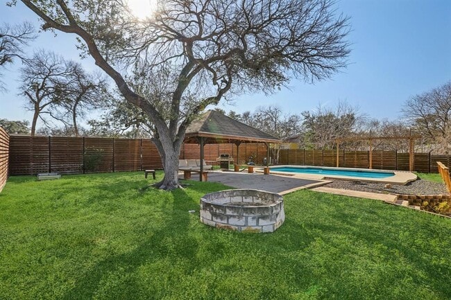 Building Photo - 7205 Twisted Oaks Dr