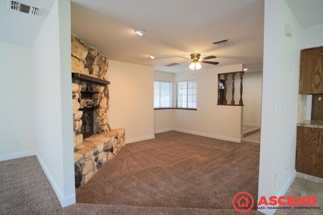 Building Photo - Gorgeous Northwest Bakersfield Home with H...