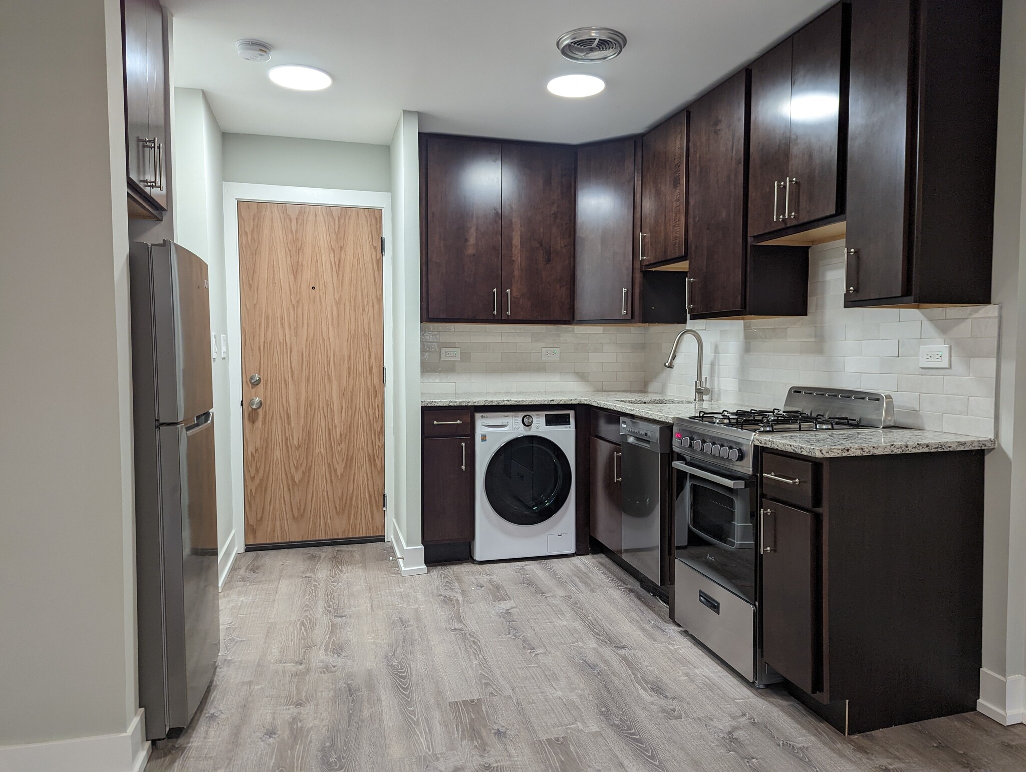 Building Photo - 511 W Barry Ave